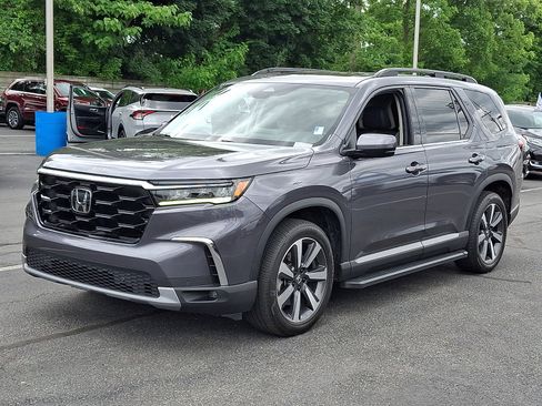 Used 2024 Honda Pilot Touring image 2