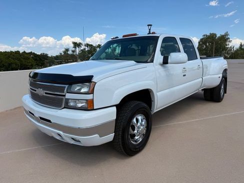 Used 2005 Chevrolet Silverado 3500 LT w/ Heavy-Duty Power Package AWD/4WD image 4