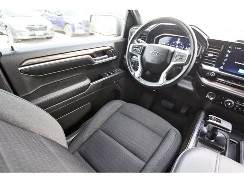 Used 2023 Chevrolet Silverado 1500 RST w/ Z71 Off-Road Package AWD/4WD image 8