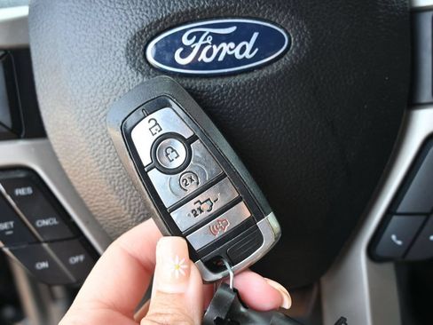 Used 2017 Ford F350 Lariat w/ Lariat Ultimate Package AWD/4WD image 41