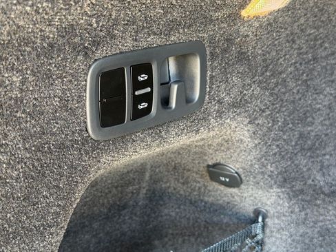 Certified 2025 Bentley Bentayga AWD/4WD image 38