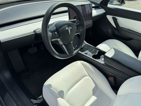 Used 2019 Tesla Model 3 Standard Range Plus image 9