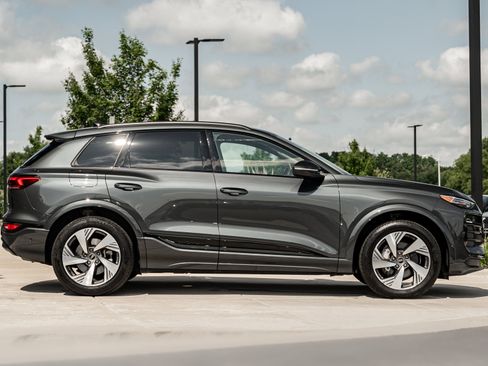 Used 2025 Audi Q6 e-tron Premium Plus w/ Premium Plus AWD/4WD image 3