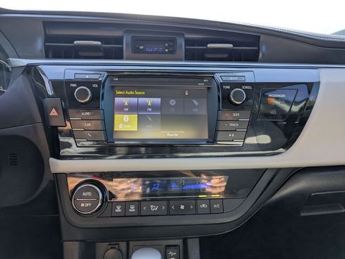 Used 2015 Toyota Corolla LE w/ Body Protection Package #1 FWD image 19
