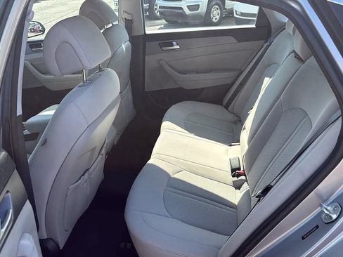 Used 2015 Hyundai Sonata SE w/ Option Group 09 FWD image 11