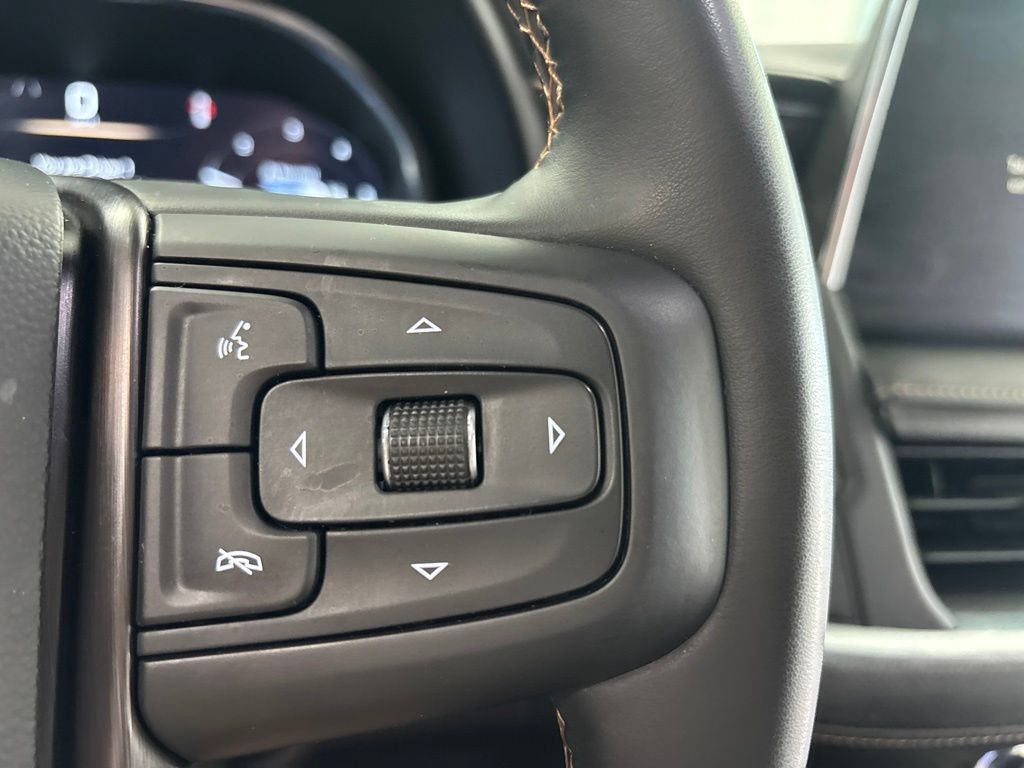 Used 2024 GMC Yukon AT4 w/ Technology Package AWD/4WD image 21