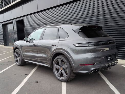 New 2026 Porsche Cayenne image 3