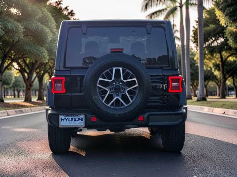 Used 2024 Jeep Wrangler Unlimited Sahara AWD/4WD image 6