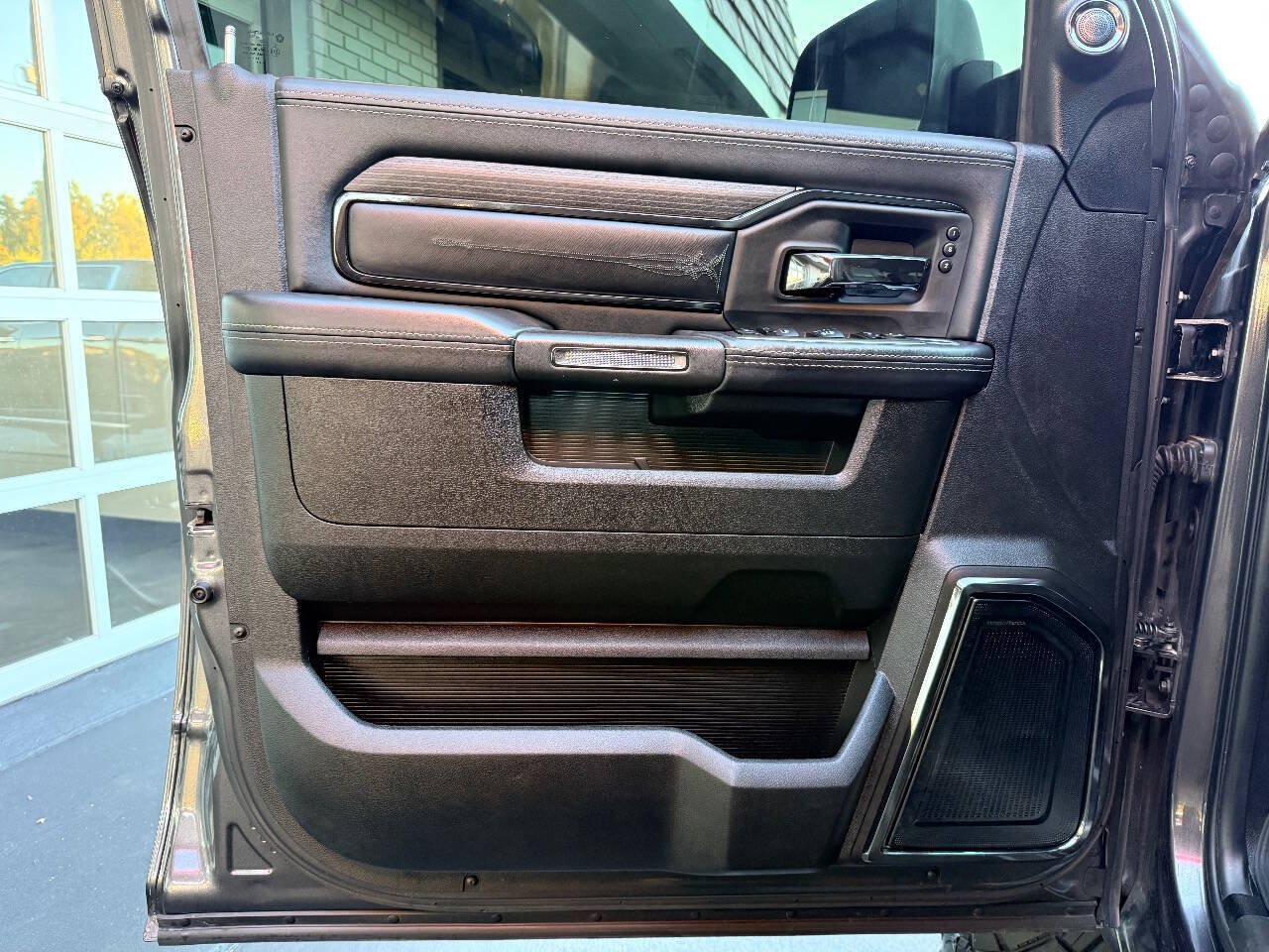 Used 2022 RAM 3500 Limited AWD/4WD image 17