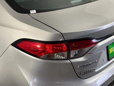 Used 2021 Toyota Corolla LE FWD image 35