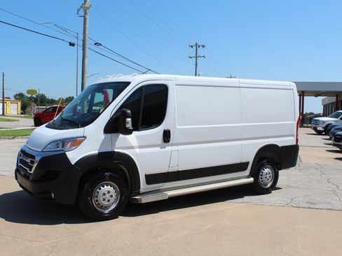 Used 2025 RAM ProMaster 2500 w/ U-Haul Equipment Group FWD image 10
