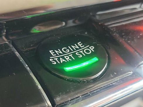 Used 2022 Lincoln Nautilus Reserve w/ Luxury Package image 17