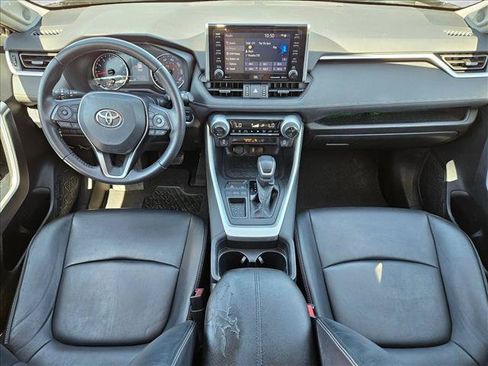 Used 2020 Toyota RAV4 XLE Premium FWD image 18