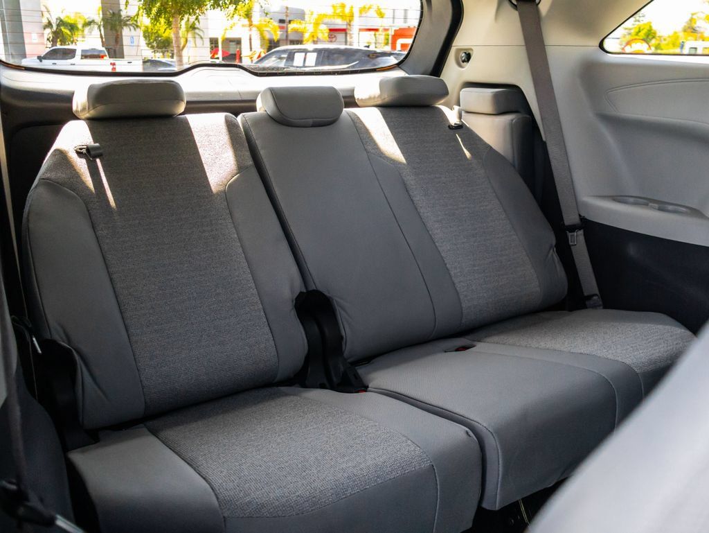 Used 2024 Toyota Sienna LE w/ LE Plus Package FWD image 15