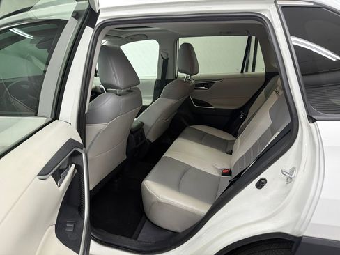 Used 2019 Toyota RAV4 XLE Premium image 22