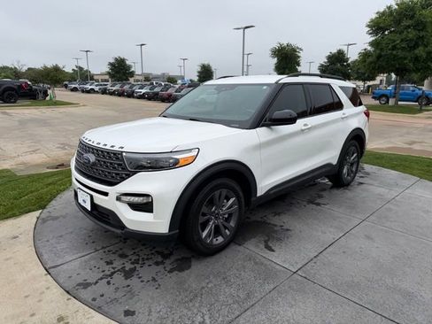 Certified 2023 Ford Explorer XLT w/ Equipment Group 202A RWD image 3