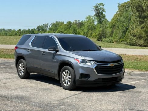 Used 2021 Chevrolet Traverse LS FWD image 1