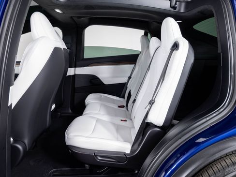 Used 2023 Tesla Model X image 18