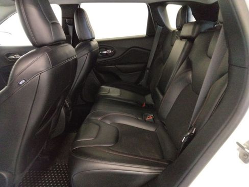 Used 2021 Jeep Cherokee Trailhawk image 39