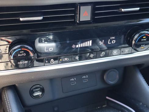 Used 2024 Nissan Rogue Platinum FWD image 24