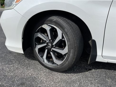 Used 2017 Honda Accord EX image 13