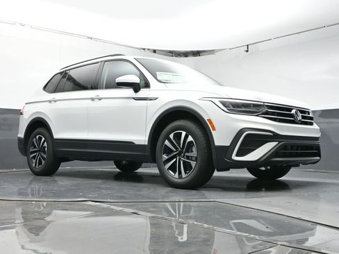 Used 2024 Volkswagen Tiguan S image 34