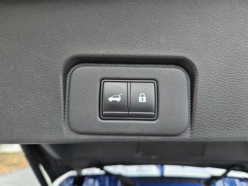 Used 2021 Nissan Rogue SV w/ Premium Package image 24