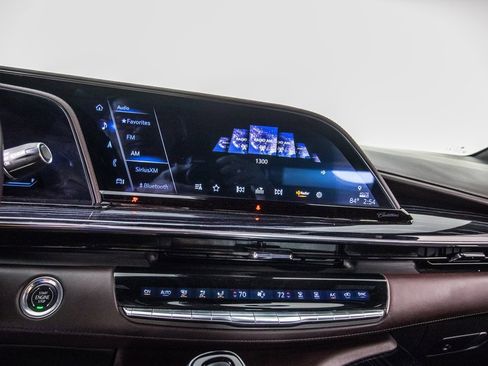 Used 2023 Cadillac Escalade V w/ LPO, ONYX Package image 32