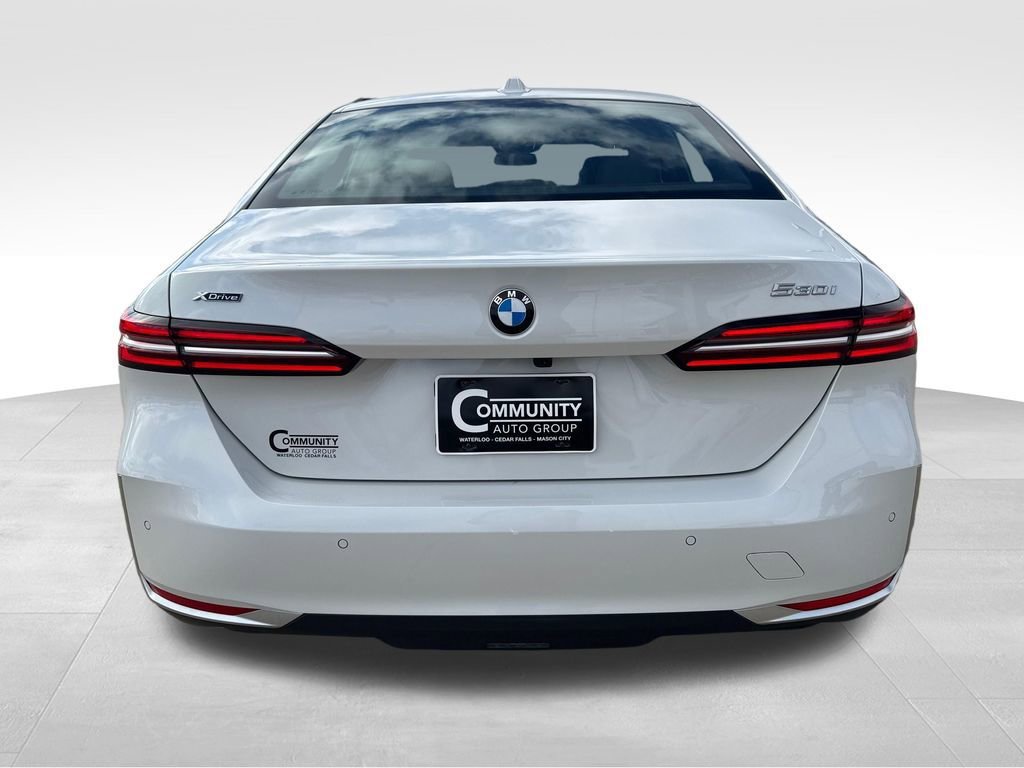 Used 2026 BMW 530i xDrive AWD/4WD image 4