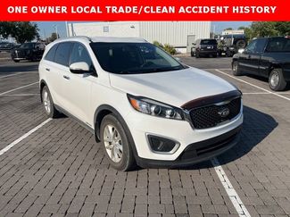 Used 2017 Kia Sorento LX image 1