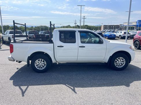 Used 2018 Nissan Frontier SV AWD/4WD image 8