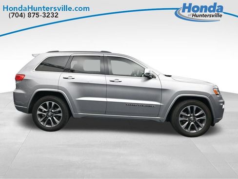 Used 2017 Jeep Grand Cherokee Overland AWD/4WD image 5