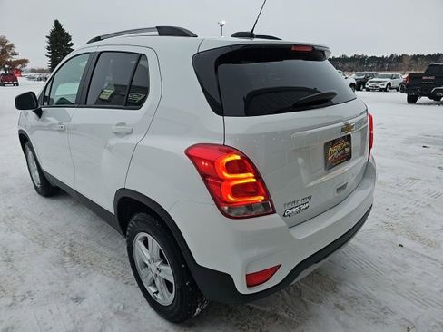 Certified 2022 Chevrolet Trax LT w/ LT Convenience Package image 3