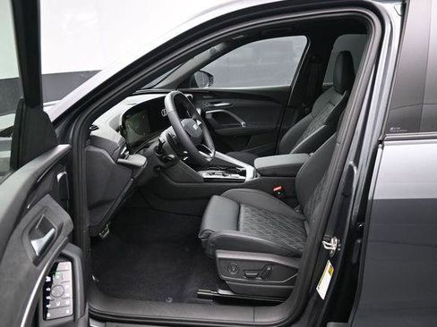 Used 2025 Audi SQ5 Premium Plus w/ Premium Plus Package AWD/4WD image 9