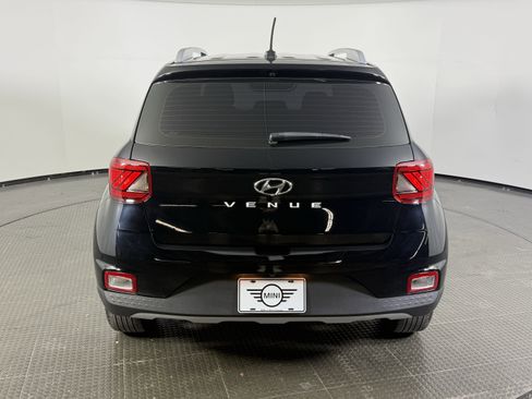 Used 2024 Hyundai Venue SEL image 5