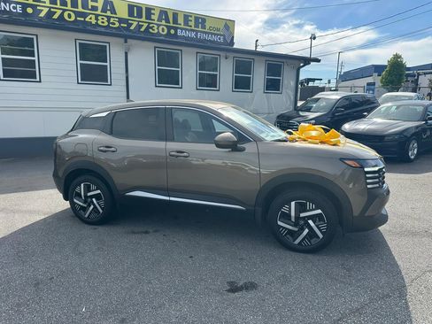 Used 2025 Nissan Kicks SV FWD image 4