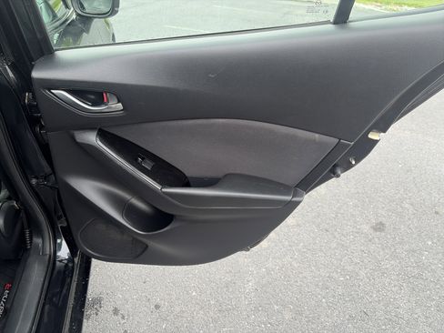 Used 2018 MAZDA MAZDA3 Sport w/ Preferred Equipment Package FWD image 21