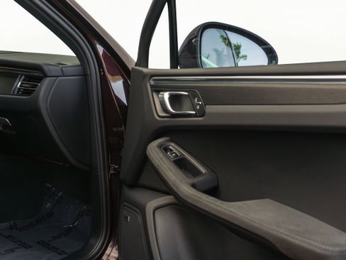 Used 2023 Porsche Macan GTS w/ Sport Chrono Package image 59