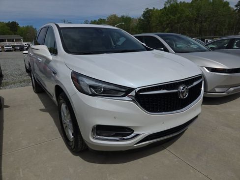 Used 2018 Buick Enclave Premium image 2