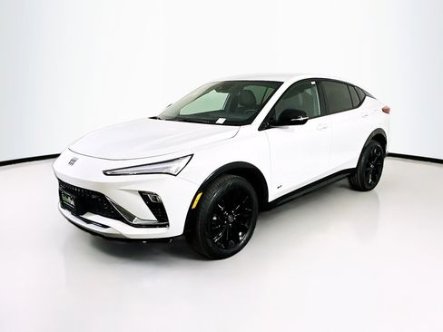 Used 2025 Buick Envista Sport Touring image 3