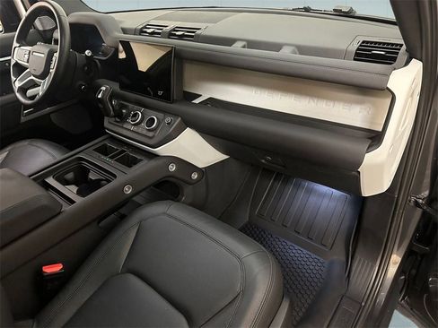 Used 2024 Land Rover Defender 130 S image 6