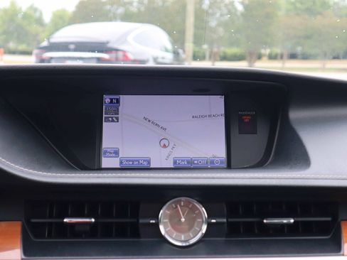 Used 2013 Lexus ES 300h w/ Luxury Pkg FWD image 19