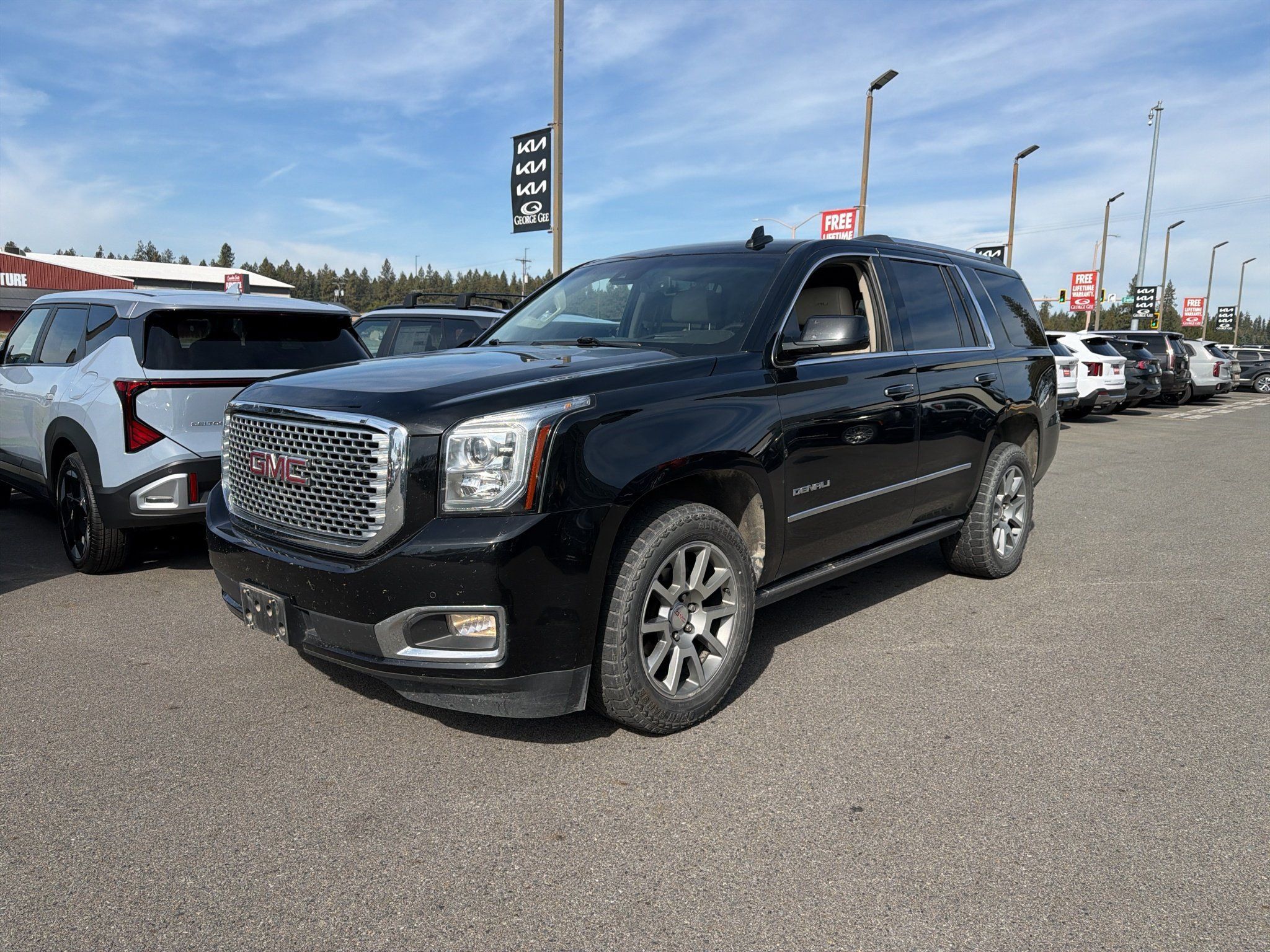 Used 2017 GMC Yukon Denali AWD/4WD image 1