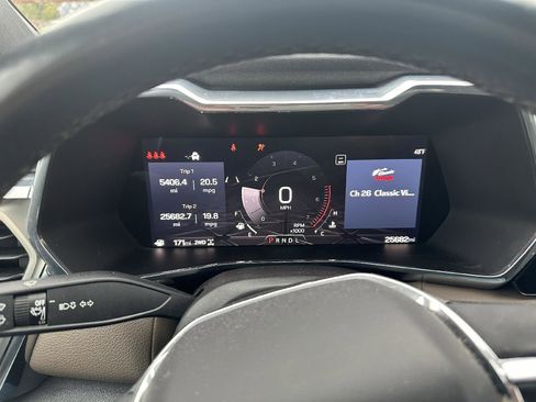 Used 2024 GMC Canyon Denali image 16