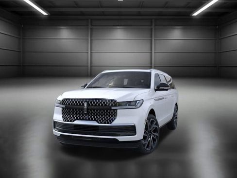 New 2026 Lincoln Navigator L Reserve AWD/4WD image 3