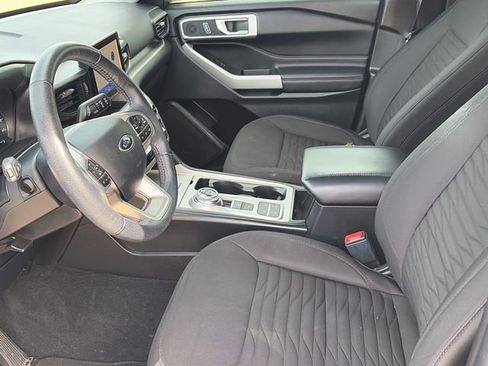 Used 2021 Ford Explorer XLT RWD image 17