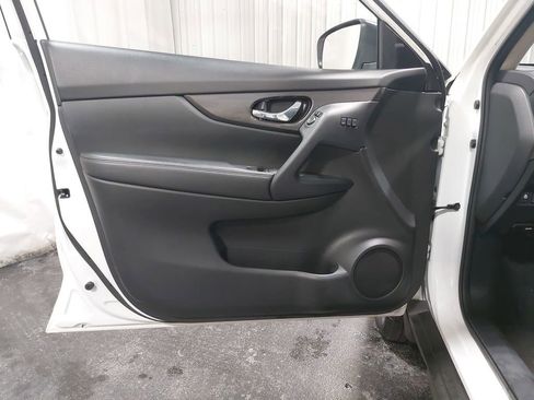 Used 2019 Nissan Rogue SV w/ Sun & Sound Touring Package image 28