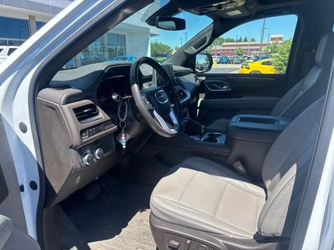 Used 2022 GMC Yukon SLT w/ SLT Premium Package AWD/4WD image 8