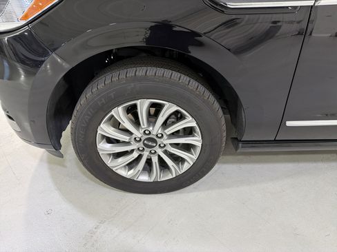 Used 2024 Lincoln Navigator L 4WD image 9