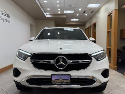 Certified 2025 Mercedes-Benz GLC 300 image 2
